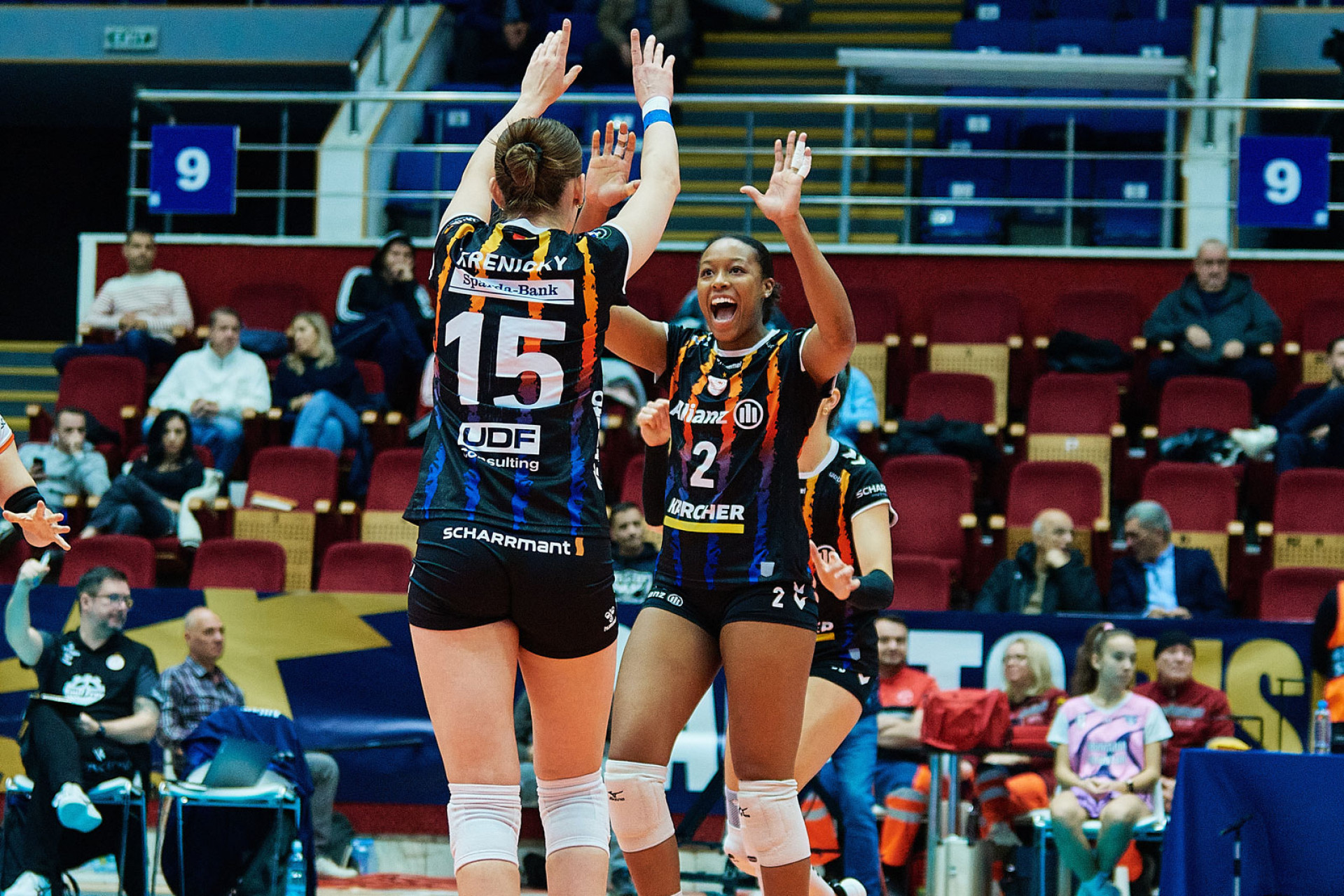 Es ist geschafft! Die ersten 3 Punkte in der Champions League - Foto: CEV